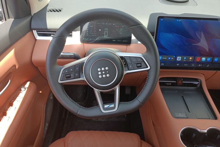Used Landian E5 PLUS 2026 Model 165km Long-Range First-Adoption Version Ultra 7-seater Steering Wheel