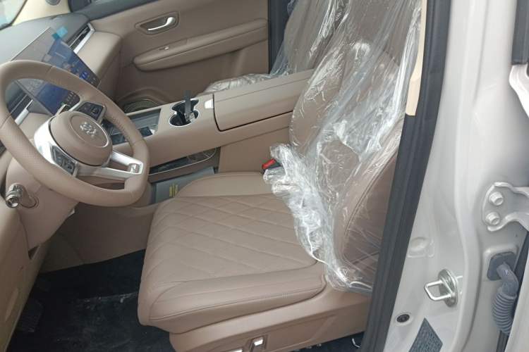 Used Landian E5 PLUS 2026 Model Standard-Range All-Wheel-Drive Performance Version Ultra Left Front Seat