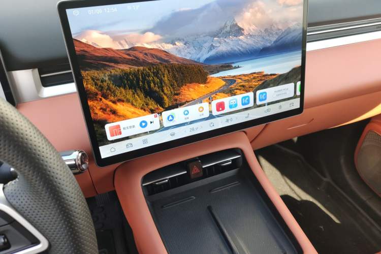 Used Landian E5 PLUS 2026 Model 165km Long-Range First-Adoption Version Ultra 5-seater Audio And AC Panel