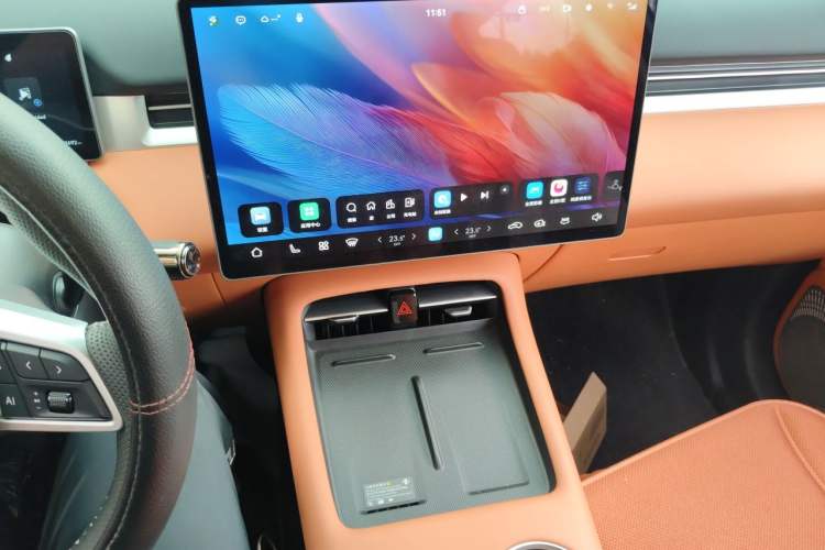 Used Landian E5 PLUS 2026 Model 230km Ultra-Long-Range Version Ultra 7-seater Audio And AC Panel