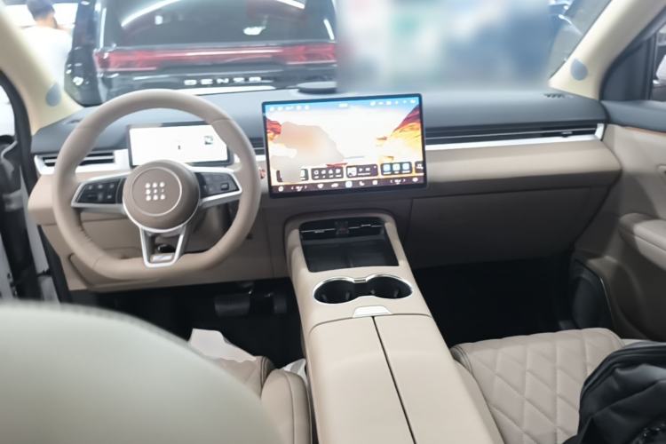 Used Landian E5 PLUS 2026 Model Standard-Range All-Wheel-Drive Performance Version Ultra Center Console