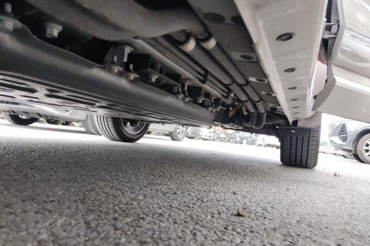 Used Landian E5 PLUS 2026 Model 230km Ultra-Long-Range Version Ultra 7-seater Chassis Front Left