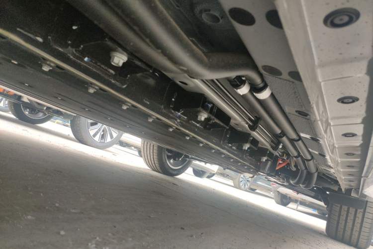 Used Landian E5 PLUS 2026 Model 230km Ultra-Long-Range Version Ultra 7-seater Chassis Front Left