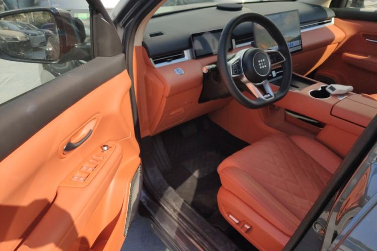 Used Landian E5 PLUS 2026 Model 165km Long-Range First-Adoption Version Ultra 5-seater Driver Seat