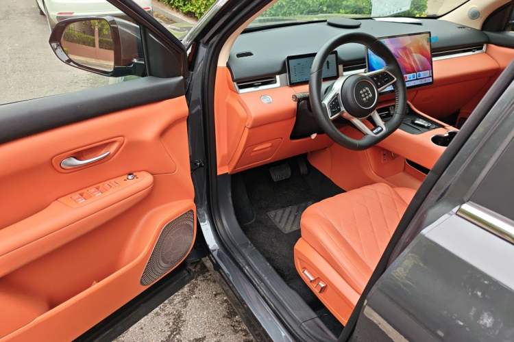 Used Landian E5 PLUS 2026 Model 165km Long-Range First-Adoption Version Ultra 7-seater Driver Seat