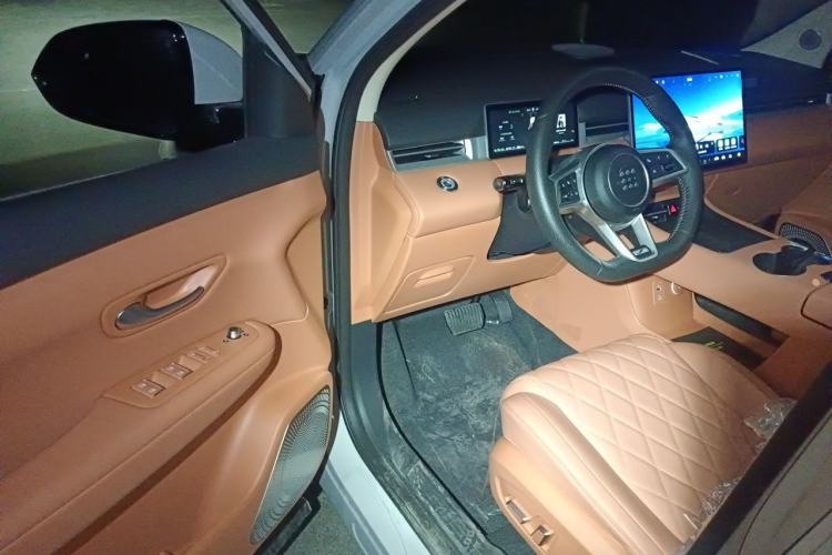Used Landian E5 PLUS 2026 Model Standard-Range All-Wheel-Drive Performance Version Ultra Driver Seat