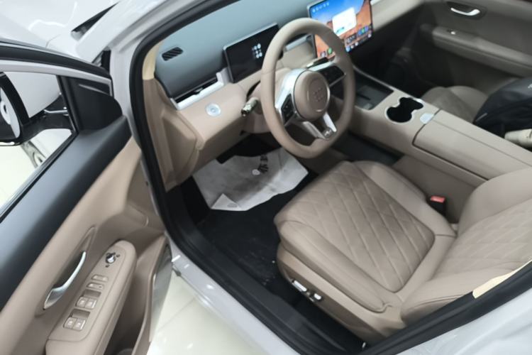 Used Landian E5 PLUS 2026 Model Standard-Range All-Wheel-Drive Performance Version Ultra Driver Seat
