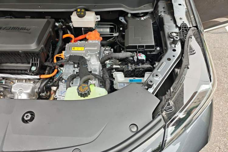 Used Landian E5 PLUS 2026 Model 165km Long-Range First-Adoption Version Ultra 7-seater Engine Bay Left