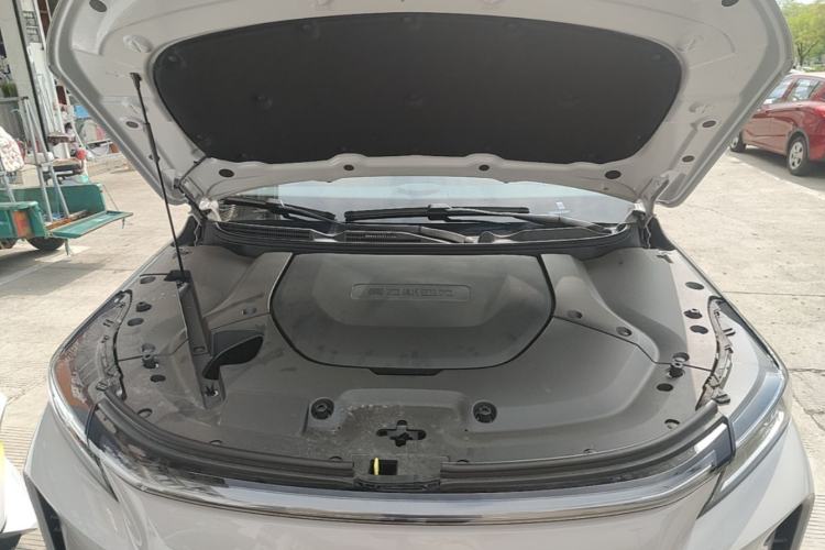 Used Landian E5 PLUS 2026 Model 230km Ultra-Long-Range Version Ultra 7-seater Engine Bay