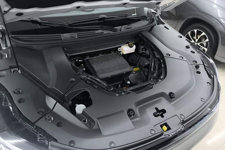 Used Landian E5 PLUS 2026 Model Standard-Range All-Wheel-Drive Performance Version Ultra Engine Bay