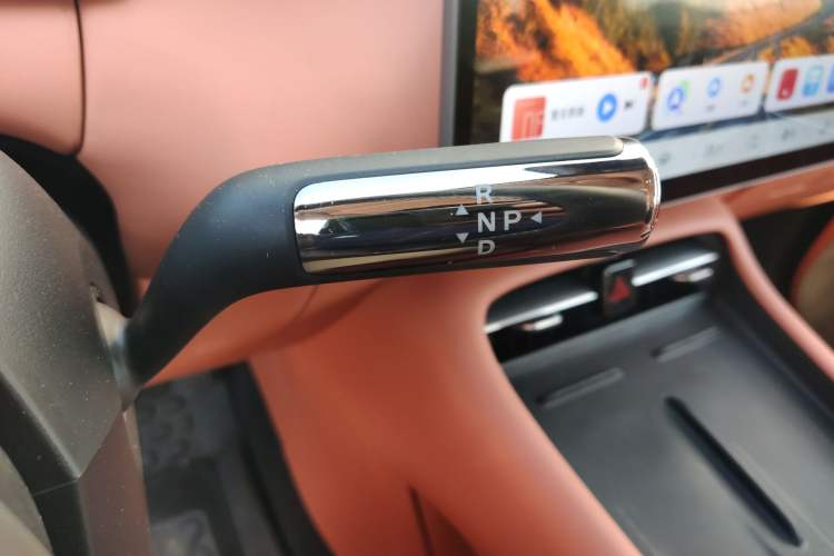 Used Landian E5 PLUS 2026 Model 165km Long-Range First-Adoption Version Ultra 5-seater Gear Lever
