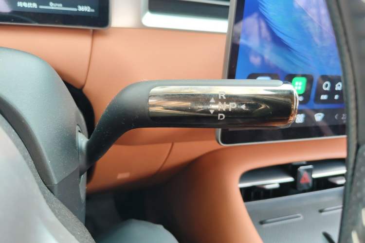 Used Landian E5 PLUS 2026 Model 230km Ultra-Long-Range Version Ultra 7-seater Gear Lever