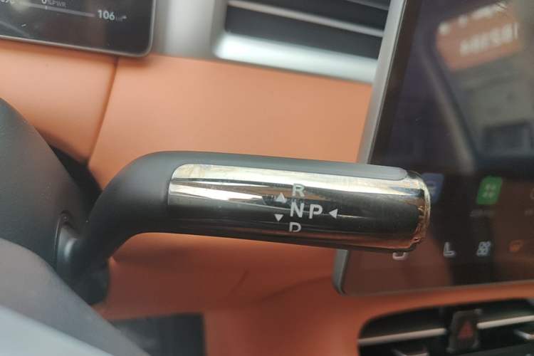 Used Landian E5 PLUS 2026 Model 230km Ultra-Long-Range Version Ultra 7-seater Gear Lever
