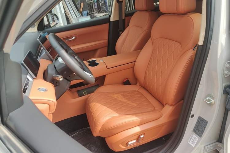 Used Landian E5 PLUS 2026 Model 230km Ultra-Long-Range Version Ultra 7-seater Left Front Seat