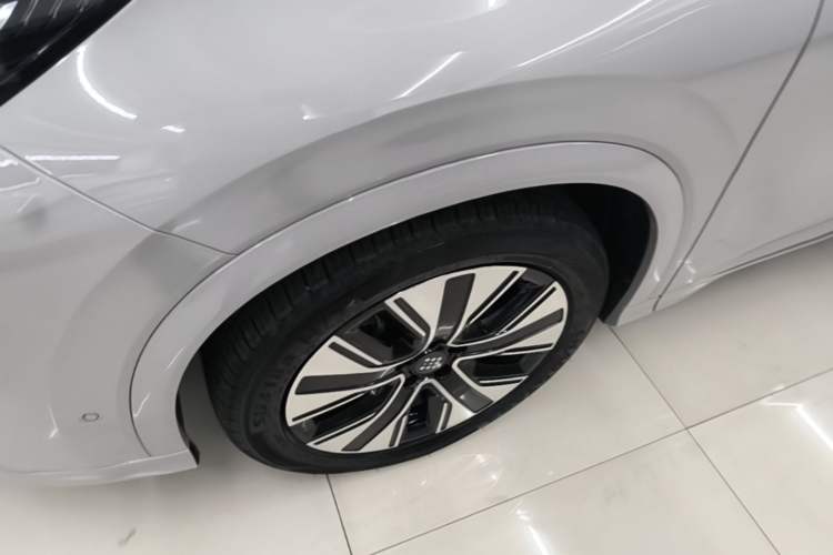 Used Landian E5 PLUS 2026 Model Standard-Range All-Wheel-Drive Performance Version Ultra Left Front Wheel Hub