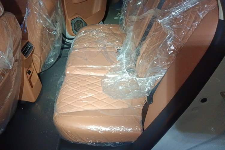 Used Landian E5 PLUS 2026 Model Standard-Range All-Wheel-Drive Performance Version Ultra Left Rear Seat