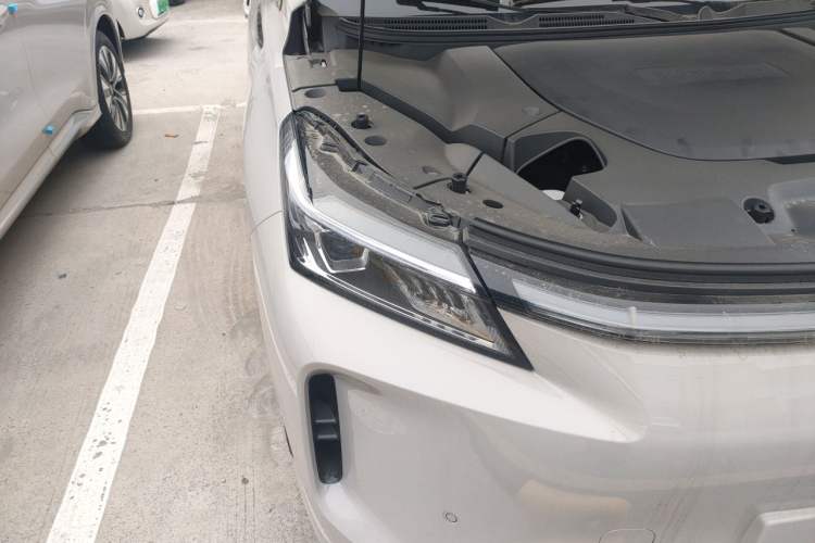 Used Landian E5 PLUS 2026 Model 230km Ultra-Long-Range Version Ultra 7-seater Right Front Headlight