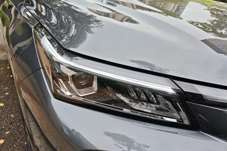 Used Landian E5 PLUS 2026 Model 165km Long-Range First-Adoption Version Ultra 7-seater Right Front Headlight
