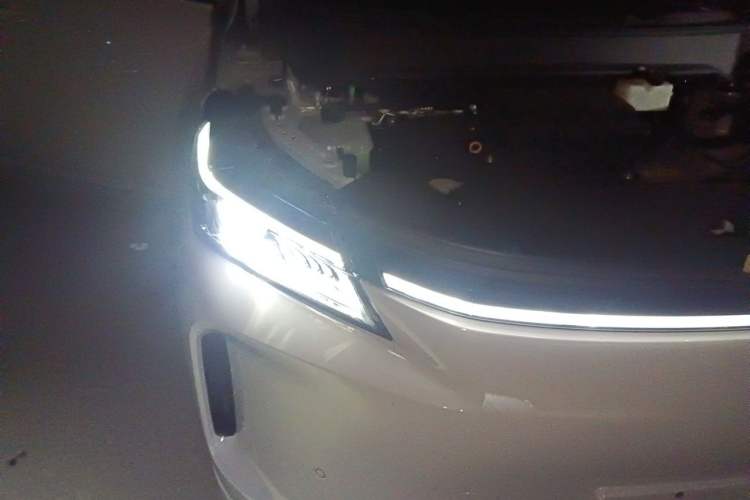 Used Landian E5 PLUS 2026 Model Standard-Range All-Wheel-Drive Performance Version Ultra Right Front Headlight