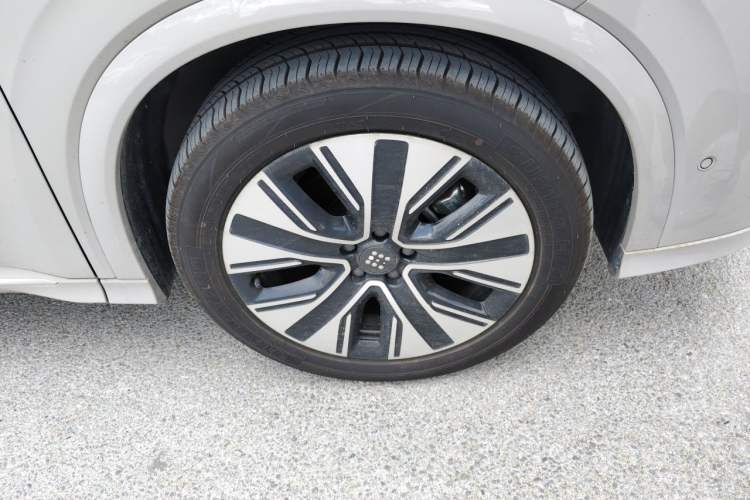 Used Landian E5 PLUS 2026 Model 230km Ultra-Long-Range Version Ultra 7-seater Right Front Wheel Hub