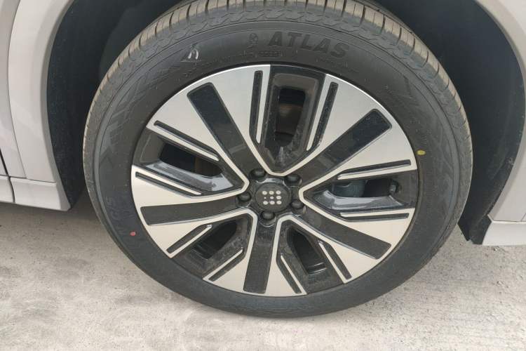 Used Landian E5 PLUS 2026 Model 230km Ultra-Long-Range Version Ultra 7-seater Right Front Wheel Hub