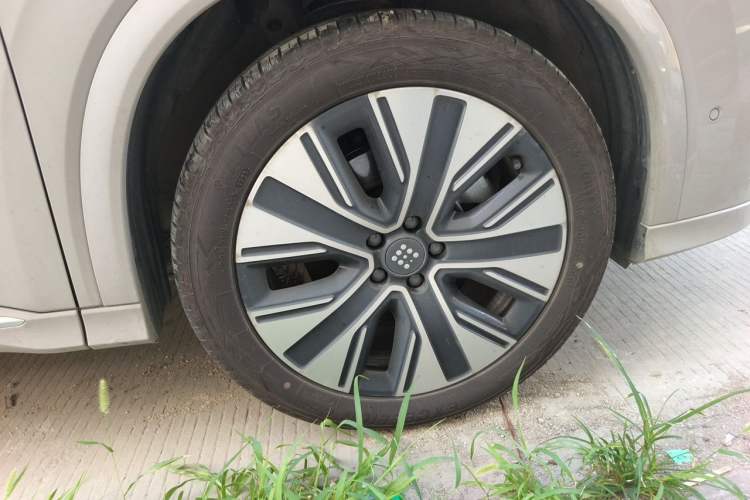 Used Landian E5 PLUS 2026 Model 230km Ultra-Long-Range Version Ultra 7-seater Right Front Wheel Hub