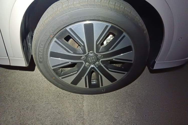 Used Landian E5 PLUS 2026 Model Standard-Range All-Wheel-Drive Performance Version Ultra Right Front Wheel Hub