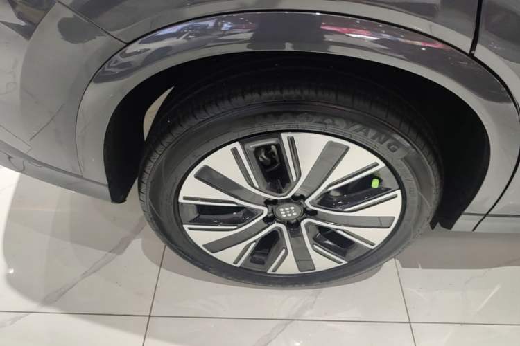 Used Landian E5 PLUS 2026 Model, 165km Long-Range First-Adoption Edition Max, 5-seater Right Rear Wheel Hub