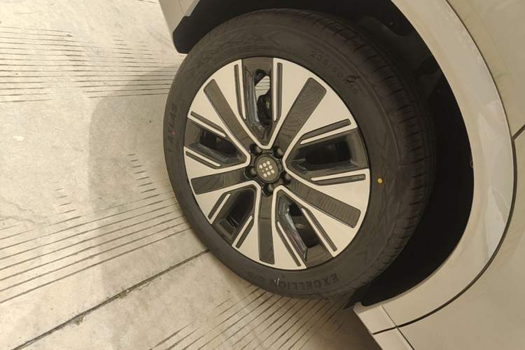 Used Landian E5 PLUS 2026 Model 230km Ultra-Long-Range Version Ultra 7-seater Right Rear Wheel Hub