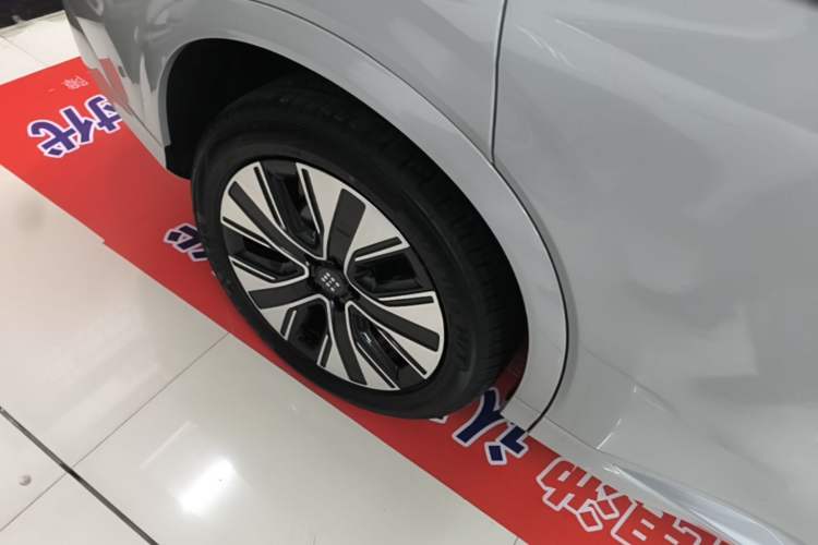 Used Landian E5 PLUS 2026 Model Standard-Range All-Wheel-Drive Performance Version Ultra Right Rear Wheel Hub