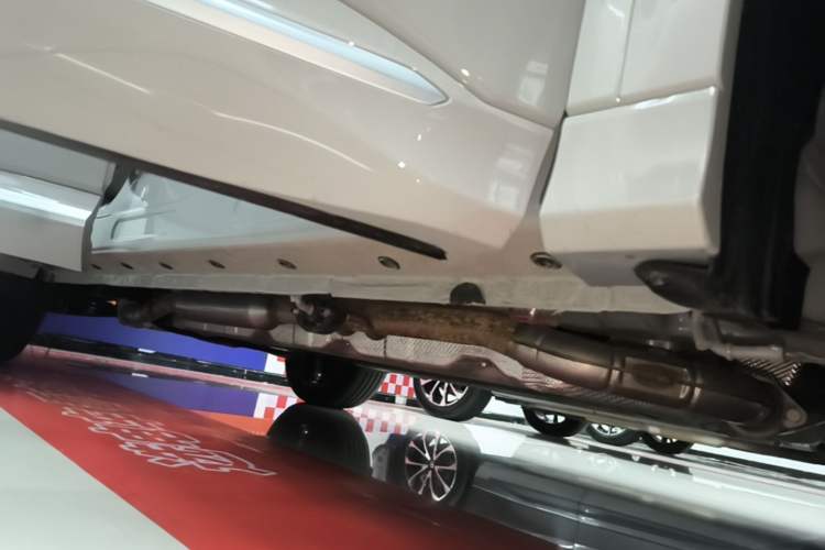 Used Landian E5 PLUS 2026 Model Standard-Range All-Wheel-Drive Performance Version Ultra Right Side Sill