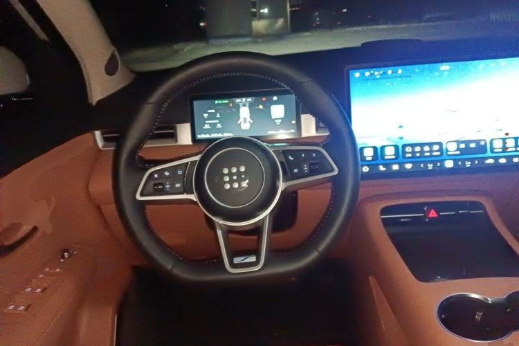 Used Landian E5 PLUS 2026 Model Standard-Range All-Wheel-Drive Performance Version Ultra Steering Wheel