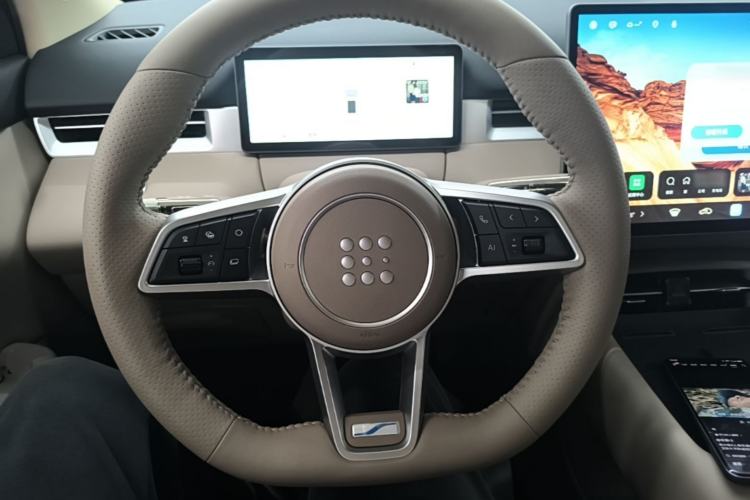 Used Landian E5 PLUS 2026 Model Standard-Range All-Wheel-Drive Performance Version Ultra Steering Wheel
