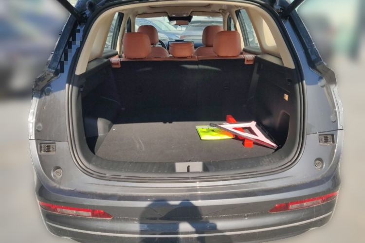 Used Landian E5 PLUS 2026 Model 165km Long-Range First-Adoption Version Ultra 5-seater Trunk