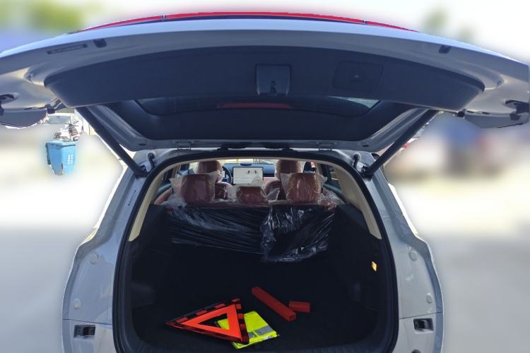 Used Landian E5 PLUS 2026 Model 230km Ultra-Long-Range Version Ultra 7-seater Trunk