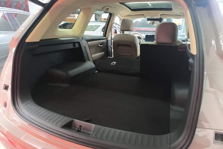 Used Landian E5 PLUS 2026 Model Standard-Range All-Wheel-Drive Performance Version Ultra Trunk
