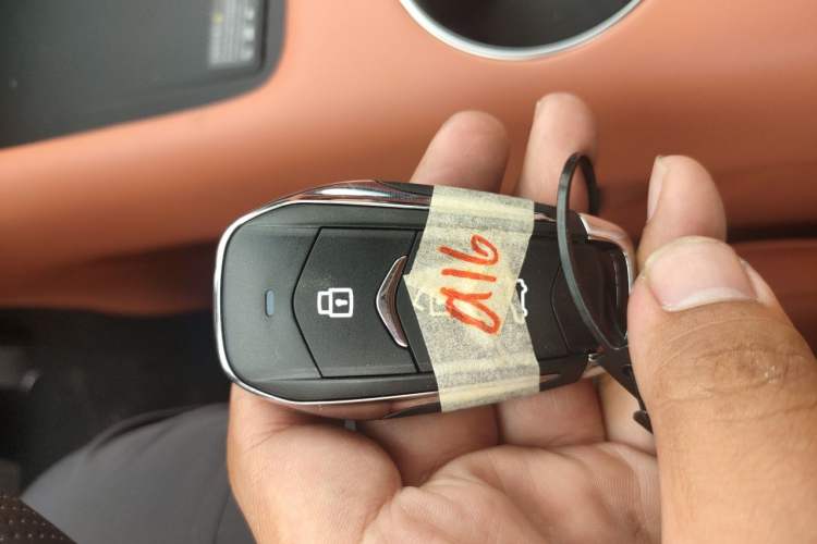 Used Landian E5 PLUS 2026 Model 230km Ultra-Long-Range Version Ultra 7-seater Vehicle Key