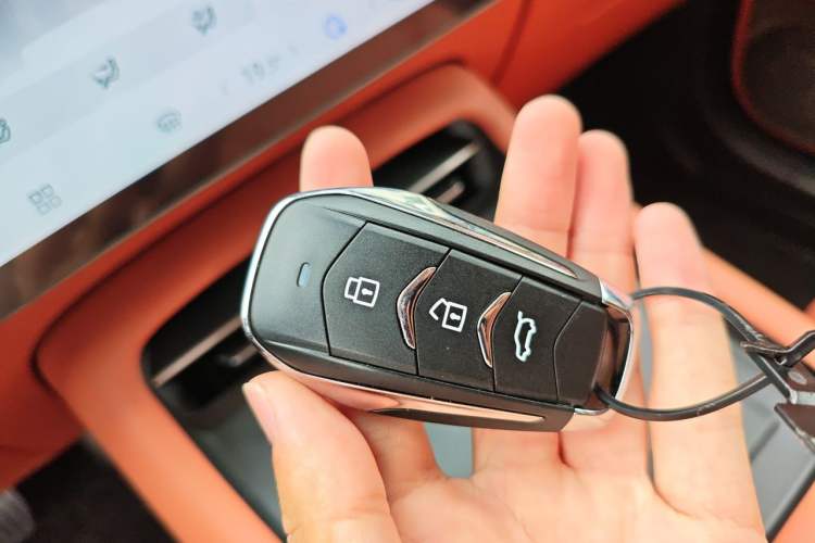 Used Landian E5 PLUS 2026 Model 165km Long-Range First-Adoption Version Ultra 7-seater Vehicle Key
