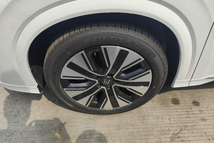 Used Landian E5 PLUS 2026 Model, 165km Long-Range First-Adoption Edition Max, 7-seater Left Front Wheel Hub
