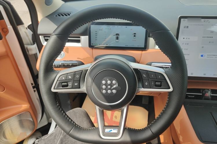 Used Landian E5 PLUS 2026 Model, 165km Long-Range First-Adoption Edition Max, 7-seater Steering Wheel