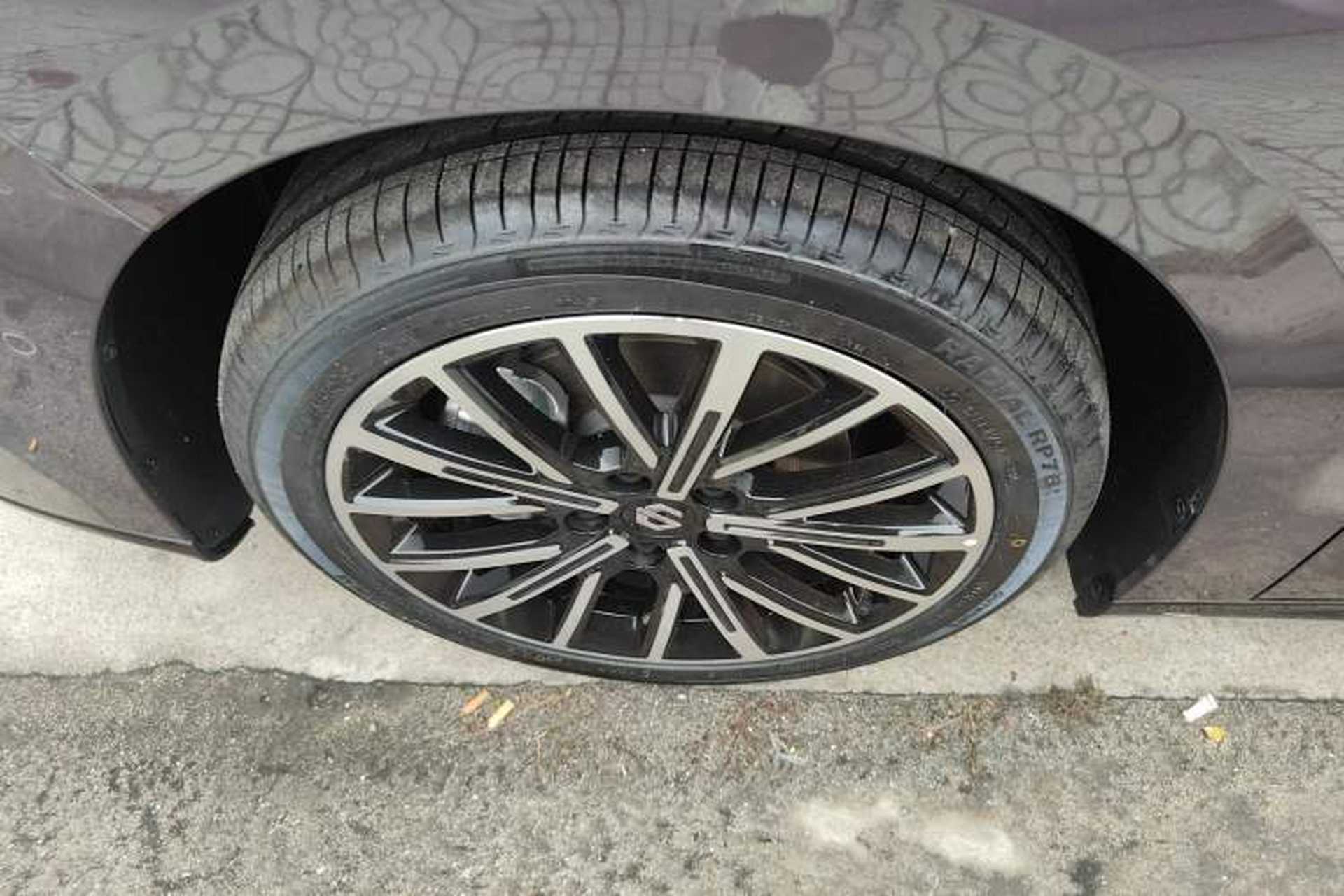 Used Leapmotor B01 2025 650 LiDAR Edition Left Front Wheel Hub