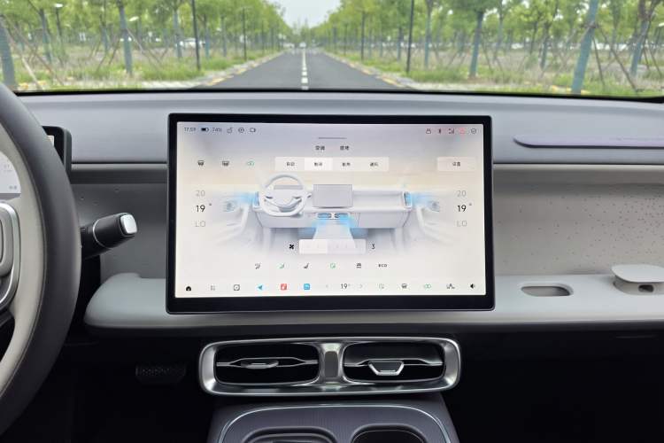 Used Leapmotor B01 2025 550 LiDAR Edition Audio And AC Panel