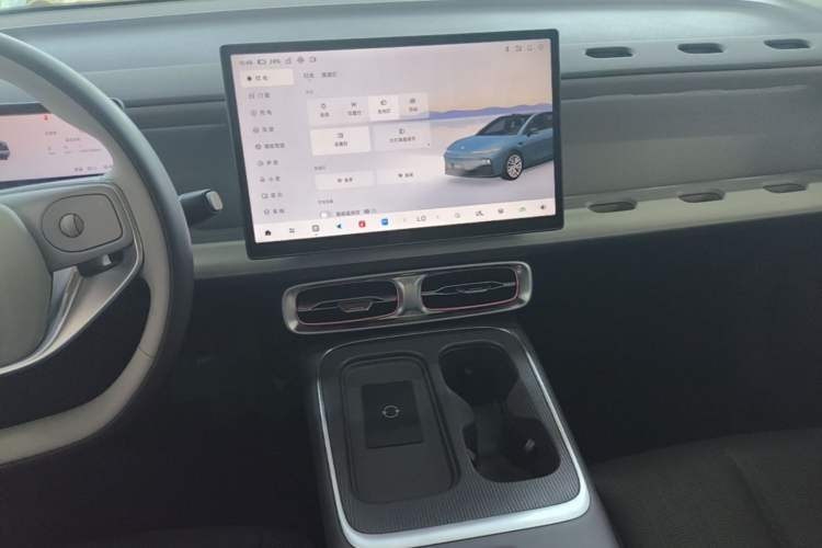 Used Leapmotor B01 2025 550 LiDAR Edition Audio And AC Panel