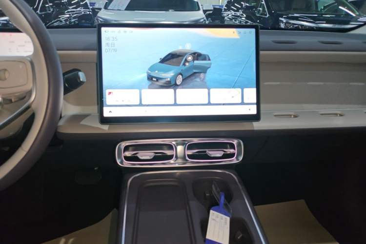 Used Leapmotor B01 2025 550 LiDAR Edition Audio And AC Panel