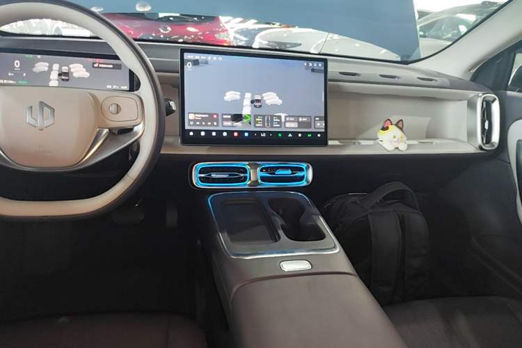 Used Leapmotor B01 2025 550 LiDAR Edition Audio And AC Panel