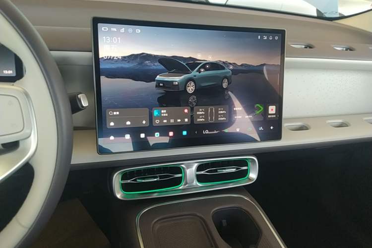 Used Leapmotor B01 2025 550 LiDAR Edition Audio And AC Panel
