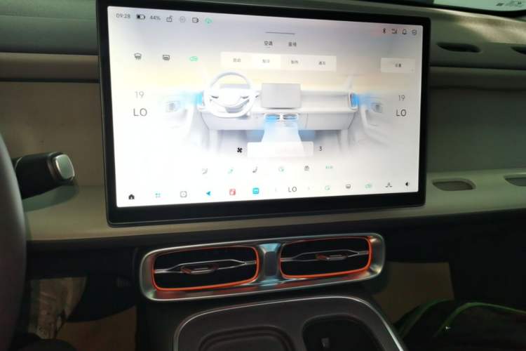 Used Leapmotor B01 2025 550 LiDAR Edition Audio And AC Panel