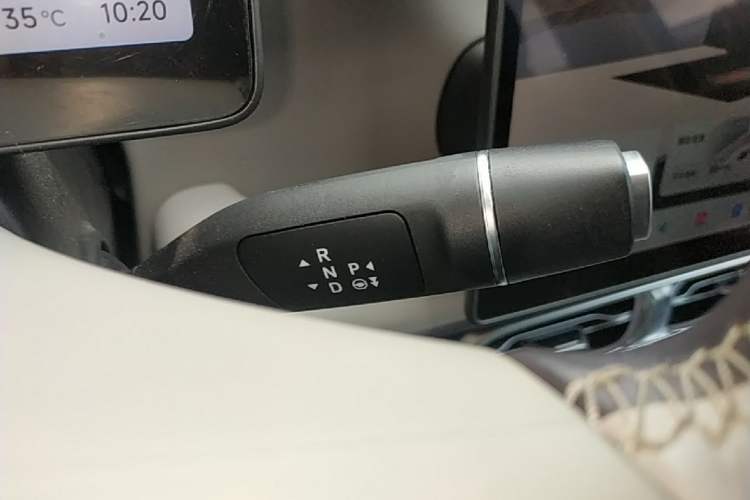 Used Leapmotor B01 2025 550 LiDAR Edition Gear Lever