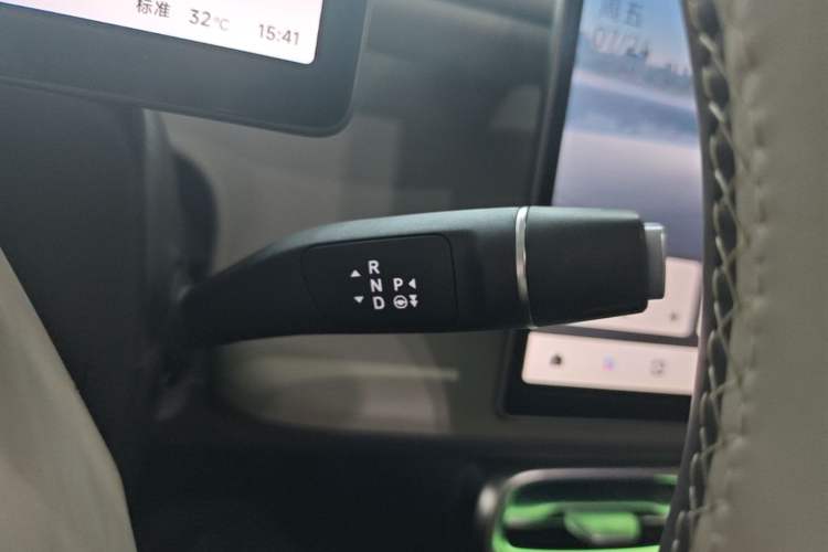 Used Leapmotor B01 2025 550 LiDAR Edition Gear Lever