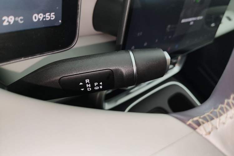 Used Leapmotor B01 2025 550 LiDAR Edition Gear Lever